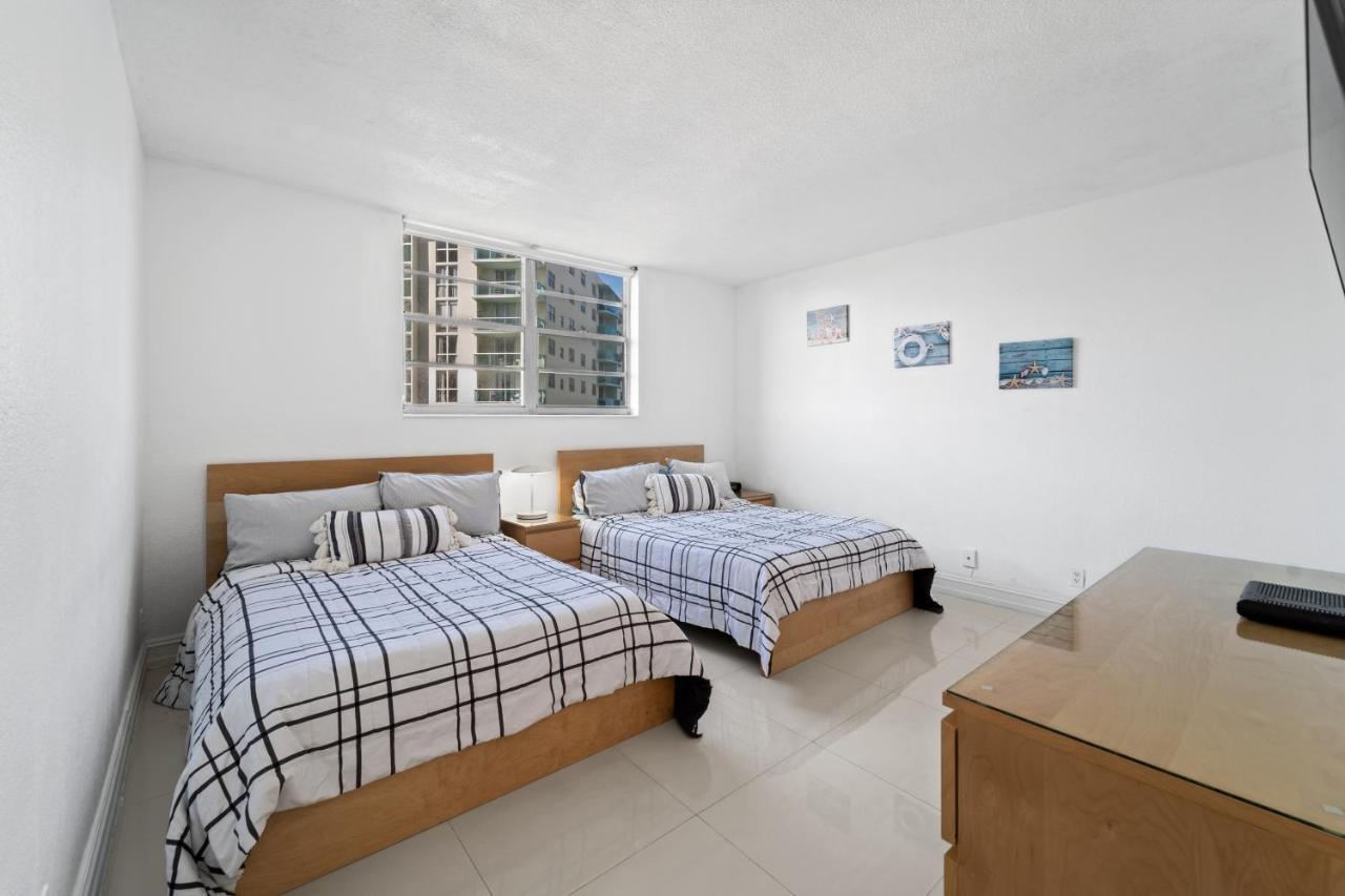 Luxury Beachfront Condo Private Beach Access, Pool & Game Room!!! Голлівуд Екстер'єр фото